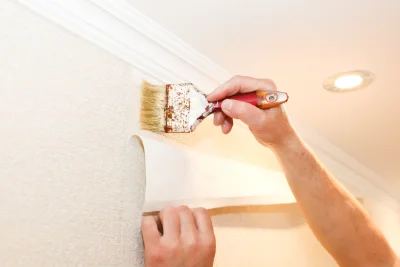 Pose de papier peint à Collan — revêtements muraux et toiles de verre